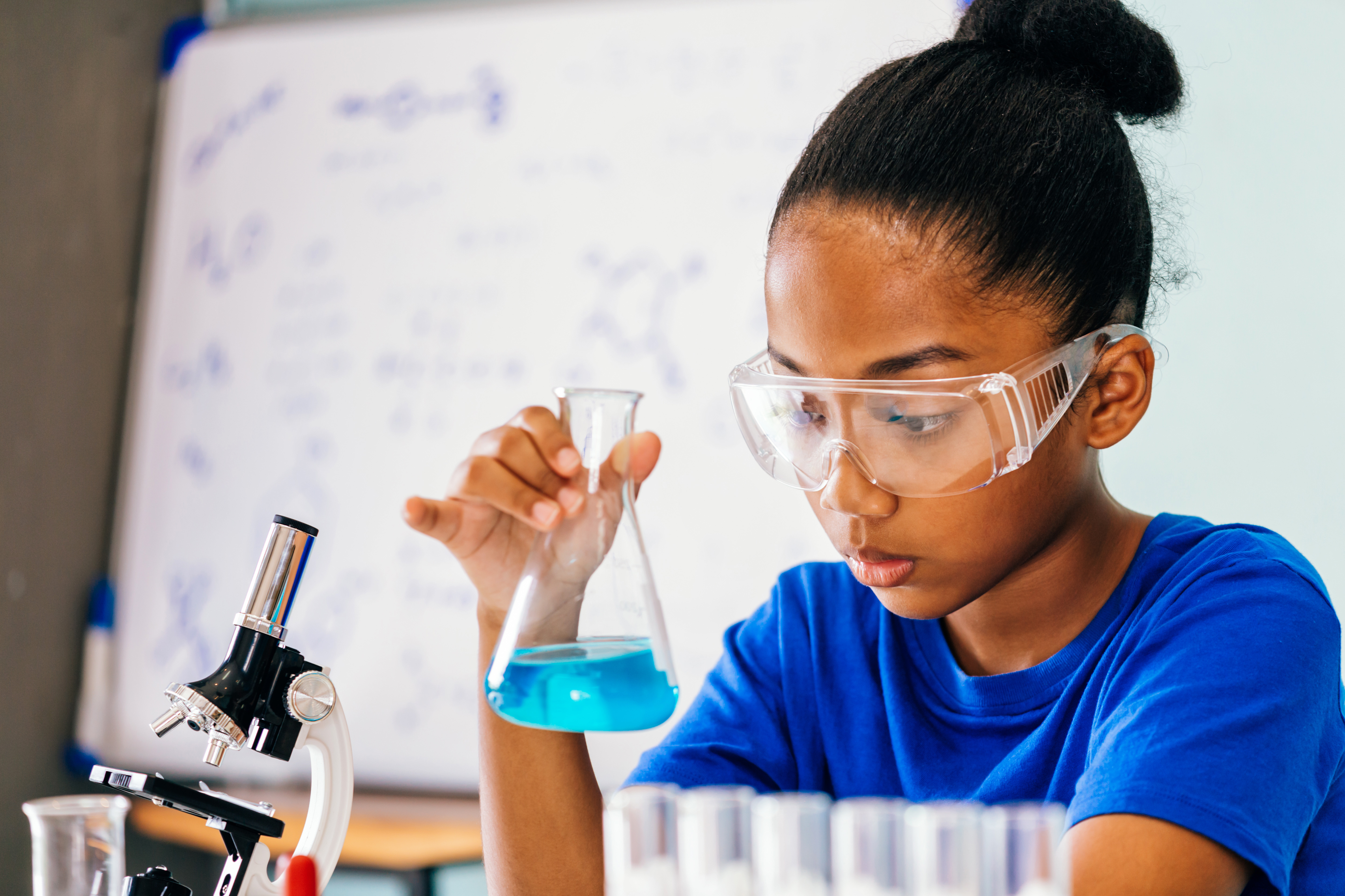 Programa Ciência na Escola estimula o interesse de estudantes de educação básica e pública por ciência